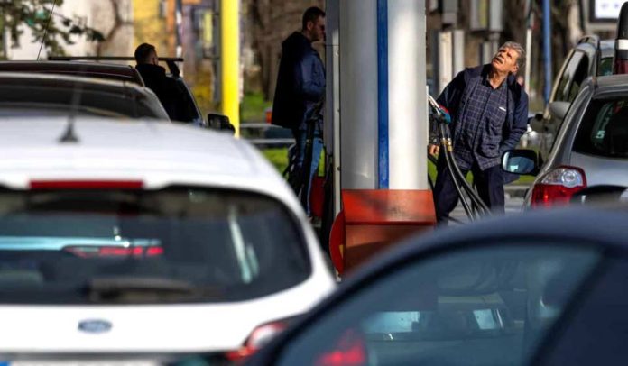 Alza de combustible en todo el mundo por crisis en Oriente Medio.  Los países balcánicos toman medidas para mitigar el aumento de los precios del petróleo.