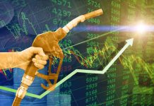 Alza histórica de la bencina: 4 claves para enfrentar el impacto sin caer en deudas