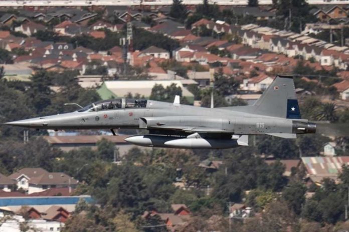 Aviones de combate F-5 Tigre III de la FACh efectuarán presentaciones aéreas en Fidae 2026