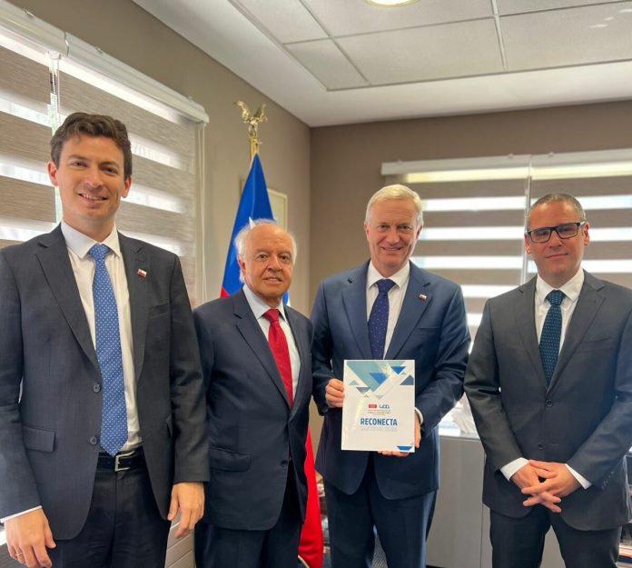 CIES UDD entrega informe al presidente electo José Antonio Kast sobre oportunidades para fortalecer la colaboración público-privada CIES UDD entrega informe al presidente electo José Antonio Kast sobre oportunidades para fortalecer la colaboración público-privada