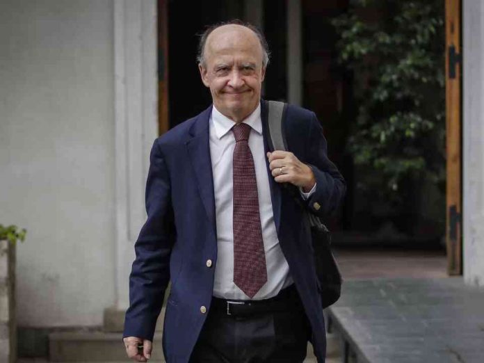 Cristián Larroulet, UDD Entrevista Cristián Larroulet: “En el caso del cable chino el Presidente Boric actuó con frivolidad”