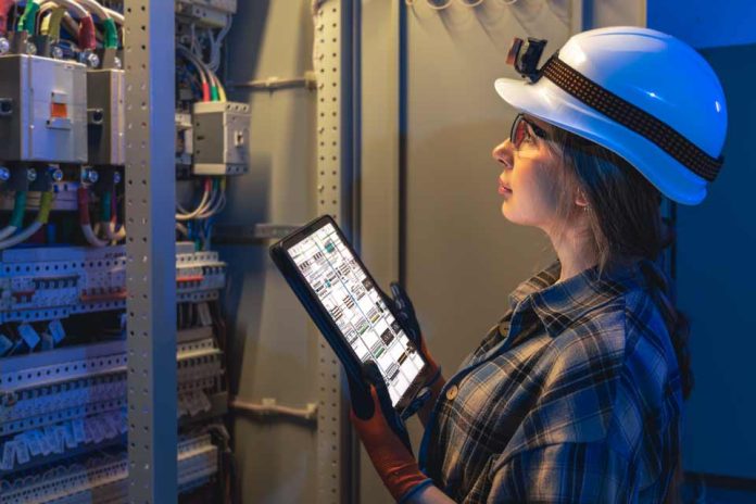 Cuando la energía falla, la operación se detiene: por qué la infraestructura trifásica es clave para la continuidad empresarial en Latinoamérica Cuando la energía falla, la operación se detiene: por qué la infraestructura trifásica es clave para la continuidad empresarial en Latinoamérica