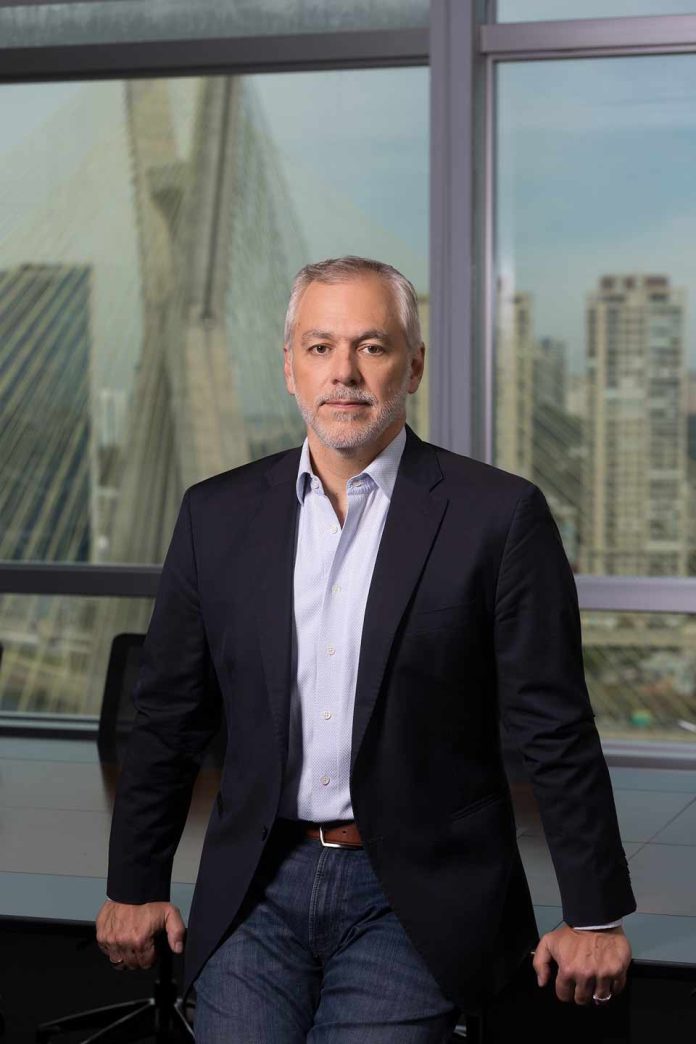 El 94 % de los CIOs han aumentado las inversiones en IA, pero la mitad advierte que la adopción está avanzando demasiado rápido El 94 % de los CIOs han aumentado las inversiones en IA, pero la mitad advierte que la adopción está avanzando demasiado rápido