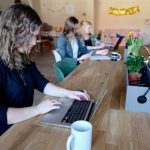 Encuesta revela principales obstáculos para el desarrollo de las mujeres en el mercado laboral