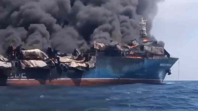 Irán ataca un buque portacontenedores de las Islas Marshall en el Estrecho de Ormuz y endurece el control del tránsito marítimo