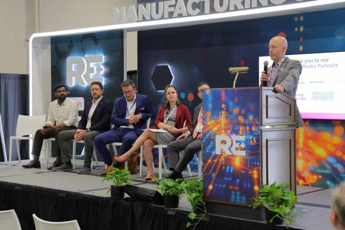 Líderes de la industria se reúnen en Chile para definir la hoja de ruta de la transición energética regional Líderes de la industria se reúnen en Chile para definir la hoja de ruta de la transición energética regional