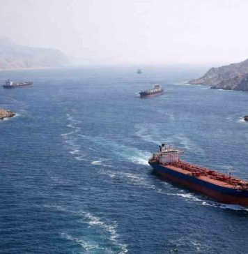 Medio Oriente | Aumentan las tensiones en el Estrecho de Ormuz mientras petroleros quedan atrapados en el fuego cruzado