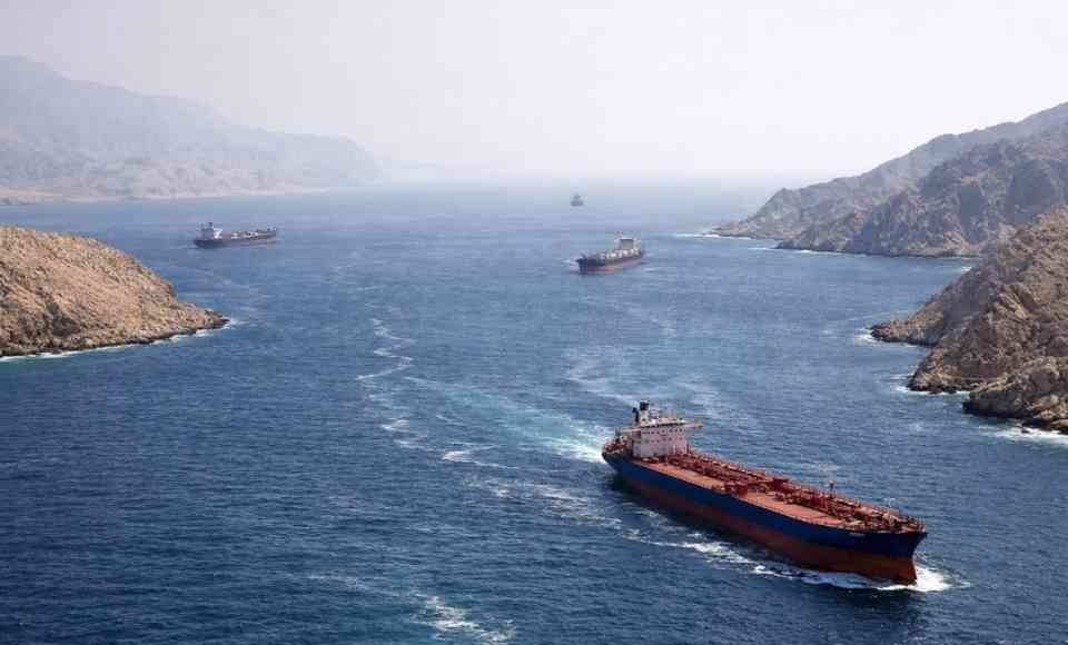 Medio Oriente | Aumentan las tensiones en el Estrecho de Ormuz mientras petroleros quedan atrapados en el fuego cruzado