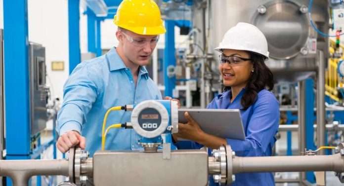 Nuevo estudio de investigación muestra que los principales fabricantes de maquinaria (OEM) recortan la recuperación de tiempo improductivo en un 40%, reforzando la rentabilidad mediante estrategia