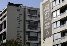 Plan de Kast de eliminar contribuciones a adultos mayores revive idea de “modelo californiano” que seduce a municipios