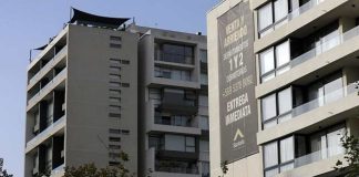 Plan de Kast de eliminar contribuciones a adultos mayores revive idea de “modelo californiano” que seduce a municipios