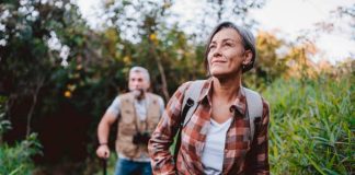 Viajar con niños o adultos mayores: cómo prepararse para que nada arruine el viaje