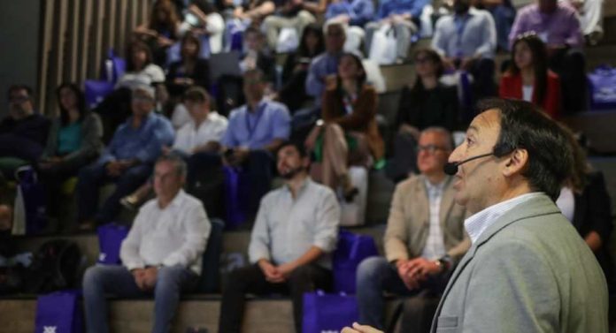 Volcán capacita a equipos de venta de Easy para reforzar el conocimiento sobre sus soluciones constructivas