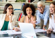 Women in Work 2026: Chile se estanca por tercer año en equidad laboral de género y queda entre los últimos de la OCDE