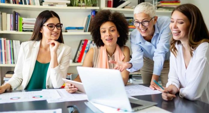 Women in Work 2026: Chile se estanca por tercer año en equidad laboral de género y queda entre los últimos de la OCDE