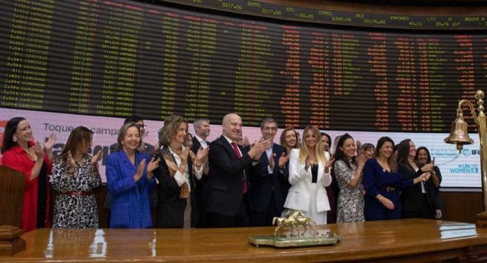 nuam y We Are Mef firman acuerdo para impulsar la participación femenina en el mercado financiero