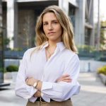 Brecha salarial en gerencias legales hombres ganan hasta un 25% más que mujeres en Chile