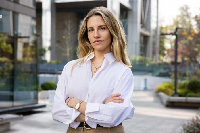 Brecha salarial en gerencias legales hombres ganan hasta un 25% más que mujeres en Chile