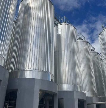 Cervecería Kunstmann y su modelo hídrico sin precedentes devuelve el agua al río más limpia de la que toma