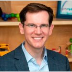 Dr. Jeremy Veenstra-VanderWeele, profesor de neuropsiquiatría del desarrollo en la Universidad de Columbia