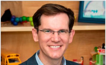 Dr. Jeremy Veenstra-VanderWeele, profesor de neuropsiquiatría del desarrollo en la Universidad de Columbia