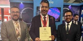 Embajada de Estados Unidos otorga el «Export Leadership Award» a Esri Chile en FIDAE 2026 Embajada de Estados Unidos otorga el "Export Leadership Award" a Esri Chile en FIDAE 2026