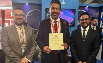 Embajada de Estados Unidos otorga el «Export Leadership Award» a Esri Chile en FIDAE 2026 Embajada de Estados Unidos otorga el "Export Leadership Award" a Esri Chile en FIDAE 2026