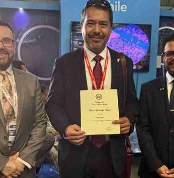 Embajada de Estados Unidos otorga el "Export Leadership Award" a Esri Chile en FIDAE 2026