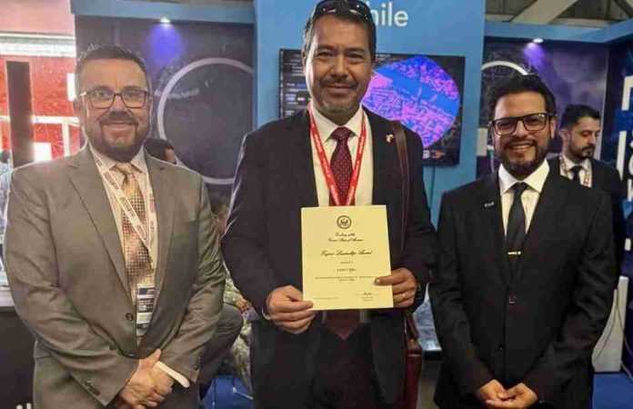 Embajada de Estados Unidos otorga el Export Leadership Award a Esri Chile en FIDAE 2026 Embajada de Estados Unidos otorga el