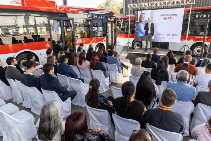 Entidades públicas y privadas potencian más mujeres conductoras en el transporte público