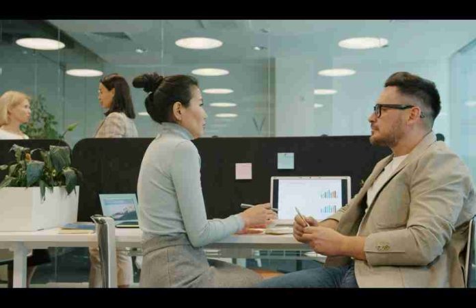 IA en el curriculum: 5 de cada 10 trabajadores la usa, pero casi el 30% dudan sobre su efectividad