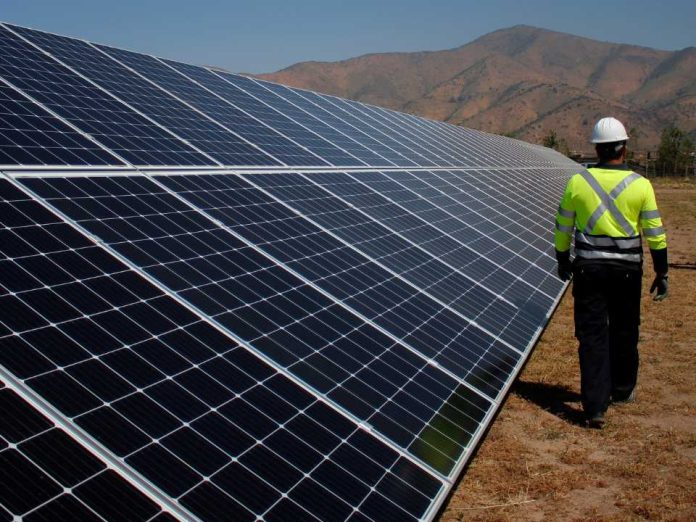 La apuesta por la energía solar chilena se expande Solcor llega a Argentina y consolida operaciones en Colombia La apuesta por la energía solar chilena se expande: Solcor llega a Argentina y consolida operaciones en Colombia