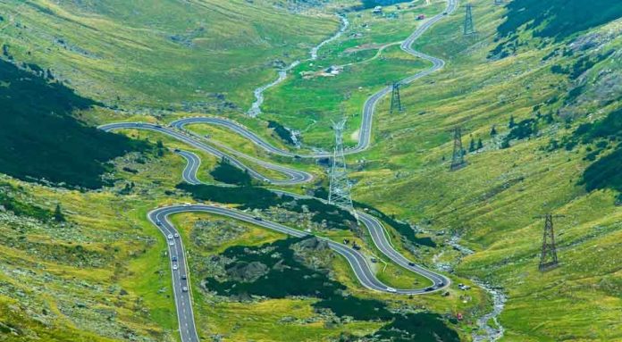 Las crisis mundiales han impulsado un aumento en la actividad política energética y el gasto público. Las crisis mundiales han impulsado un aumento en la actividad política energética y el gasto público.