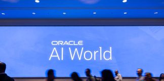 Oracle AI Database eleva el estándar de disponibilidad y seguridad para cargas de trabajo de misión crítica Oracle AI Database ofrece disponibilidad de nivel Platinum para cargas de trabajo de misión crítica, introduce disponibilidad de nivel Diamond para cargas ultra críticas y ayuda a abordar nuevos desafíos de seguridad derivados de la inteligencia artificial y la computación cuántica. Oracle AI World Tour, abril de 2026 — Oracle anunció una serie integral de mejoras para Oracle AI Database. Estas mejoras ayudan a los clientes a alcanzar niveles extremos de disponibilidad y seguridad para todas las aplicaciones de base de datos, así como disponibilidad continua al nivel de bolsas de valores para sus cargas de trabajo más críticas, sin necesidad de realizar cambios en las aplicaciones ni contar con una amplia experiencia técnica interna. “Oracle Database actualmente impulsa a más del 90% de las empresas más grandes del mundo, así como a decenas de miles de empresas más pequeñas, todas las cuales requieren disponibilidad ultra alta y alto rendimiento para sus cargas de trabajo críticas”, afirmó Juan Loaiza, vicepresidente ejecutivo de Oracle AI Database Technologies en Oracle. “Oracle AI Database 26ai en Exadata ahora ofrece disponibilidad de nivel Platinum con tiempos de conmutación por error ante desastres generalmente inferiores a 30 segundos, incluso para clústeres multinodo de alto rendimiento. Esto es hasta 4 veces más rápido que Oracle Database 19c sin requerir cambios en las aplicaciones ni comprometer el rendimiento. Para las aplicaciones más exigentes, Oracle Distributed AI Database y Oracle GoldenGate pueden ofrecer disponibilidad de nivel Diamond con conmutación por error generalmente inferior a tres segundos. También hemos introducido nuevas capacidades de seguridad para abordar riesgos emergentes derivados de la computación cuántica y las filtraciones de datos impulsadas por IA.” La disponibilidad de nivel Gold de Oracle Database está ampliamente implementada por la mayoría de las grandes empresas y gobiernos del mundo. Utiliza Oracle Real Application Clusters para escalar aplicaciones de forma transparente en múltiples computadoras y proteger contra fallas individuales. También utiliza Oracle Active Data Guard para proteger contra desastres, fallas de sitio y fallas de datos. Este nivel Gold logra tiempos de conmutación por error de segundos para aplicaciones de una sola computadora y de pocos minutos para clústeres multinodo de alto rendimiento. Los clientes con disponibilidad de nivel Gold pueden actualizarse a nivel Platinum, con tiempos de conmutación por error generalmente inferiores a 30 segundos, incluso en escenarios entre regiones para clústeres de muy alto rendimiento. El nivel Platinum no requiere cambios en las aplicaciones y está disponible para cualquier carga de trabajo en las principales nubes y en entornos on-premises. Se ofrece sin costo adicional mediante la actualización del software de Oracle Database y Exadata. Oracle también introduce la disponibilidad de nivel Diamond para aplicaciones diseñadas para disponibilidad extrema que se ejecutan en la plataforma Exadata. Este nivel utiliza replicación lógica de bases de datos entre centros de datos o regiones para detectar fallas rápidamente y recuperarse de ellas, incluso en cargas críticas de alto rendimiento. Se implementa mediante clústeres distribuidos activo-activo utilizando Oracle GoldenGate o Oracle Globally Distributed AI Database. Con este nivel, incluso aplicaciones exigentes como el procesamiento de tarjetas de crédito en tiempo real pueden recuperarse de desastres tan rápidamente que los usuarios no perciben interrupciones. Logre disponibilidad de misión crítica con la arquitectura MAA de nivel Platinum La disponibilidad de nivel Platinum ahora está disponible para clientes que utilizan Oracle Active Data Guard y Oracle Real Application Clusters (RAC) en Oracle AI Database 26ai y Exadata, sin necesidad de cambios en las aplicaciones. Todas las aplicaciones pueden beneficiarse de estas capacidades de forma transparente. Entre las mejoras se incluyen: Oracle Data Guard Failover/Switchover: permite conmutaciones por error hasta 4 veces más rápidas, con tiempos típicos inferiores a 30 segundos Oracle Active Data Guard Remote Data Transfers: hasta 2 veces más rápido para datos no cifrados y hasta 9 veces más rápido para datos cifrados Oracle RAC Fast Restart Recovery: recuperación hasta 10 veces más rápida tras fallas Oracle Transparent Application Continuity: aplicaciones continúan sin interrupciones, con fallos de consulta 40% más rápidos y menor consumo de CPU Oracle True Cache: hasta 10 veces más rápido en consultas y 2 veces más en lecturas Oracle Zero Data Loss Autonomous Data Guard: protección sin pérdida de datos para bases autónomas Disponibilidad de nivel Diamond para entornos extremos El nivel Diamond permite lograr cero-pérdida de datos y tiempos de recuperación inferiores a tres segundos mediante: Arquitectura integrada con Oracle AI Database, Exadata, RAC y Data Guard Oracle GoldenGate 26ai: replicación activo-activo con recuperación en 0 a 3 segundos Oracle Globally Distributed AI Database: recuperación automática sin pérdida de datos incluso entre regiones Nuevas capacidades de seguridad Oracle AI Database 26ai incorpora nuevas funciones para enfrentar amenazas emergentes: Oracle Deep Data Security: control de acceso granular basado en identidad y contexto Criptografía post-cuántica: protección contra amenazas futuras de descifrado Database Security Central: visibilidad centralizada de riesgos y configuración Zero Data Loss Recovery: resiliencia ante ransomware y recuperación hasta 5 veces más rápida “Con estas innovaciones, Oracle alcanza un nuevo nivel de disponibilidad, con prácticamente cero tiempo de inactividad y sin pérdida de datos, respondiendo tanto a aplicaciones tradicionales como a nuevas cargas impulsadas por IA”, señaló Holger Mueller, vicepresidente y analista principal de Constellation Research. Oracle AI Database ofrece niveles extremos de disponibilidad, seguridad mejorada y rendimiento escalable, permitiendo a las organizaciones proteger sus datos más críticos y maximizar su valor. Conozca más aquí: Oracle AI Database Mission-Critical Innovations technical blog. Acerca de Oracle Oracle ofrece suites integradas de aplicaciones e infraestructura segura y autónoma en Oracle Cloud. Más información en oracle.com. Marcas registradas Oracle, Java, MySQL y NetSuite son marcas registradas de Oracle Corporation.