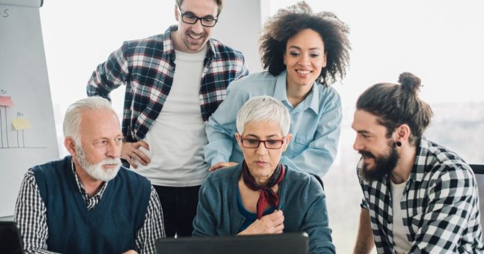 El 95% de los trabajadores en Chile destaca la diversidad generacional como clave para la productividad