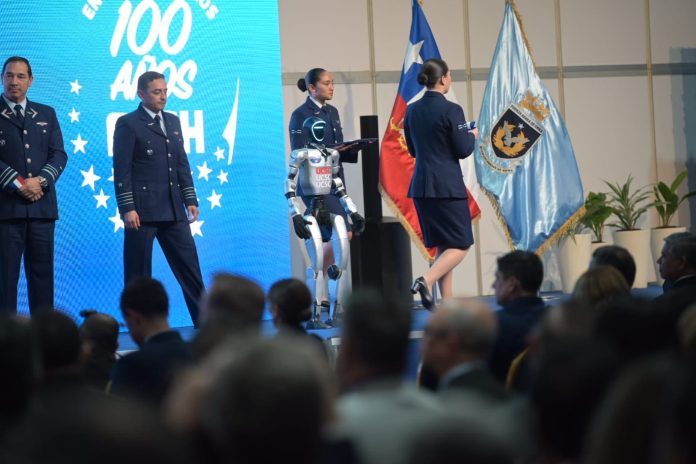 Robot humanoide de la UCSC en FIDAE 2026 Robot humanoide de la UCSC en FIDAE 2026