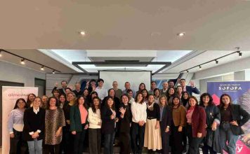 Se profundiza brecha de confianza entre quienes tienen personas a cargo y las que no lo tienen