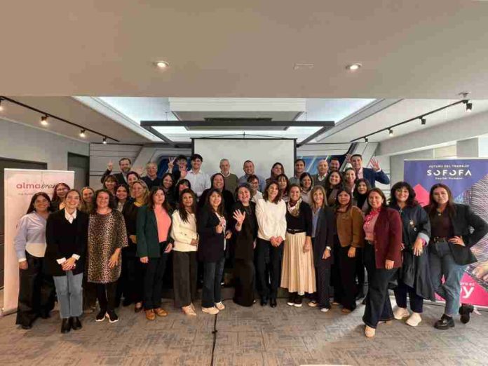 Se profundiza brecha de confianza entre quienes tienen personas a cargo y las que no lo tienen