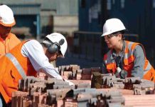 Sueldos en Chile 2026: experiencia y escasez de talento elevan rentas en minería, finanzas y tecnología