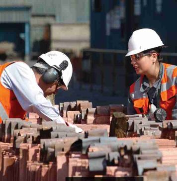 Sueldos en Chile 2026: experiencia y escasez de talento elevan rentas en minería, finanzas y tecnología