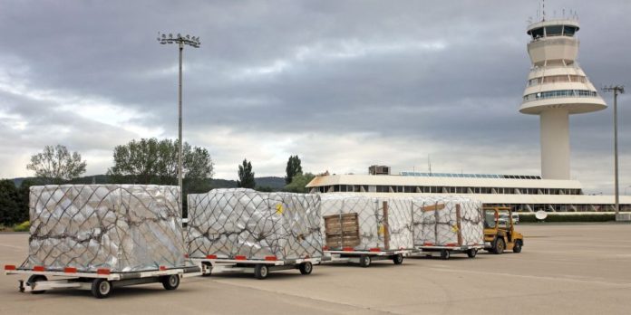 carga-ae-rea-en-rampa-en-el-aeropuerto-de-vitoria_20_1000x500 Los aeropuertos europeos notarán escasez de combustible en tres semanas