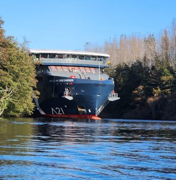 Histórico navega el primer crucero híbrido-eléctrico de América construido en Chile