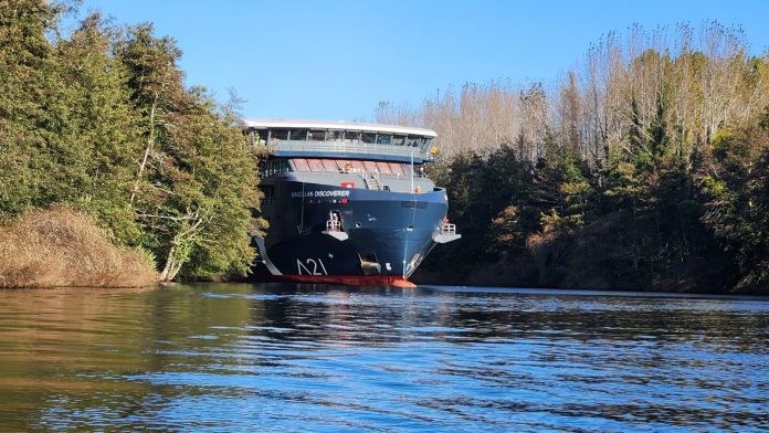 Histórico navega el primer crucero híbrido-eléctrico de América construido en Chile