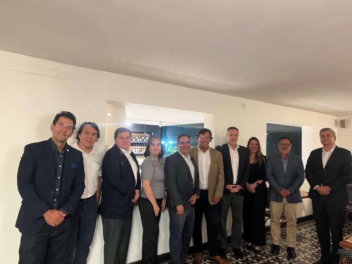 SW Chile y estudio jurídico Azola Corripio comienzan alianza para cobertura interdisciplinaria