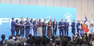 Ministra Ximena Rincón participa en la inauguración de FIDAE 2026