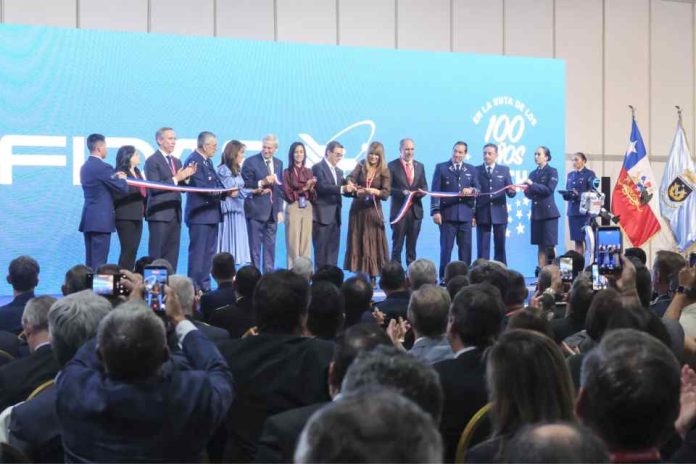 Ministra Ximena Rincón participa en la inauguración de FIDAE 2026