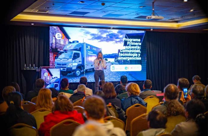 A un año del tornado, vecinos de Puerto Varas se capacitan en seminario de preparación ante emergencias 