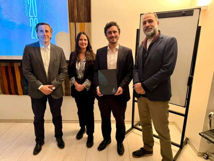 ACADES y Ministerio de Economía buscan acelerar la obtención de permisos de proyectos de desalación y reúso ACADES y Ministerio de Economía buscan acelerar la obtención de permisos de proyectos de desalación y reúso