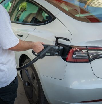 ¿Qué seguros existen hoy para autos híbridos y eléctricos y qué mirar antes de contratar uno?