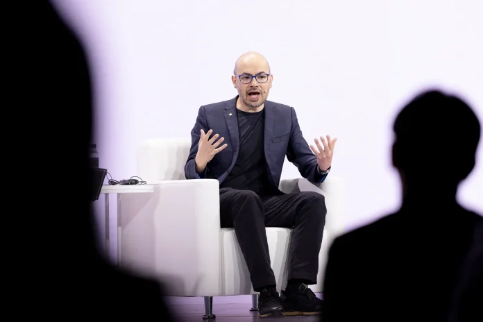 GettyImages-2273112148 El jefe de IA de Google asegura que los desarrolladores siguen siendo necesarios
